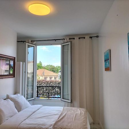 Paris Tourist Apartment, France Stains Esterno foto