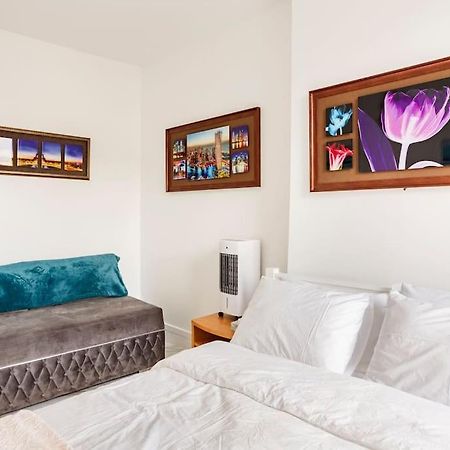 Paris Tourist Apartment, France Stains Esterno foto