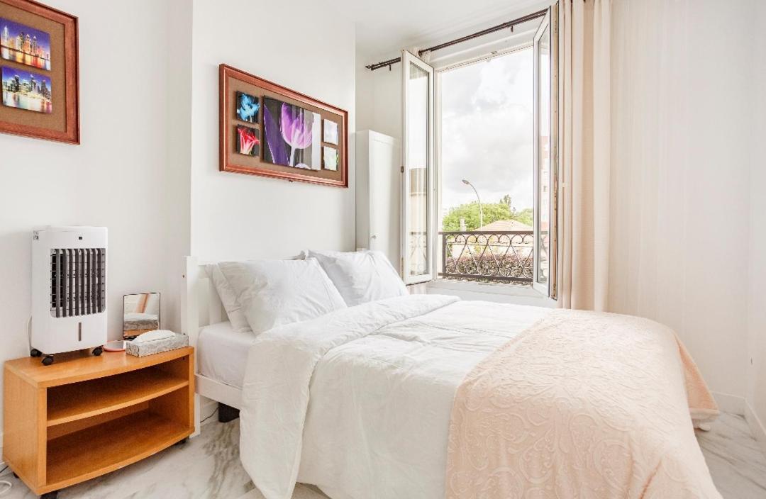Paris Tourist Apartment, France Stains Esterno foto