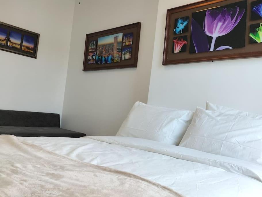 Paris Tourist Apartment, France Stains Esterno foto