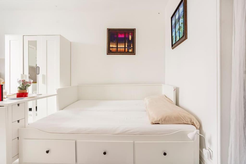 Paris Tourist Apartment, France Stains Esterno foto