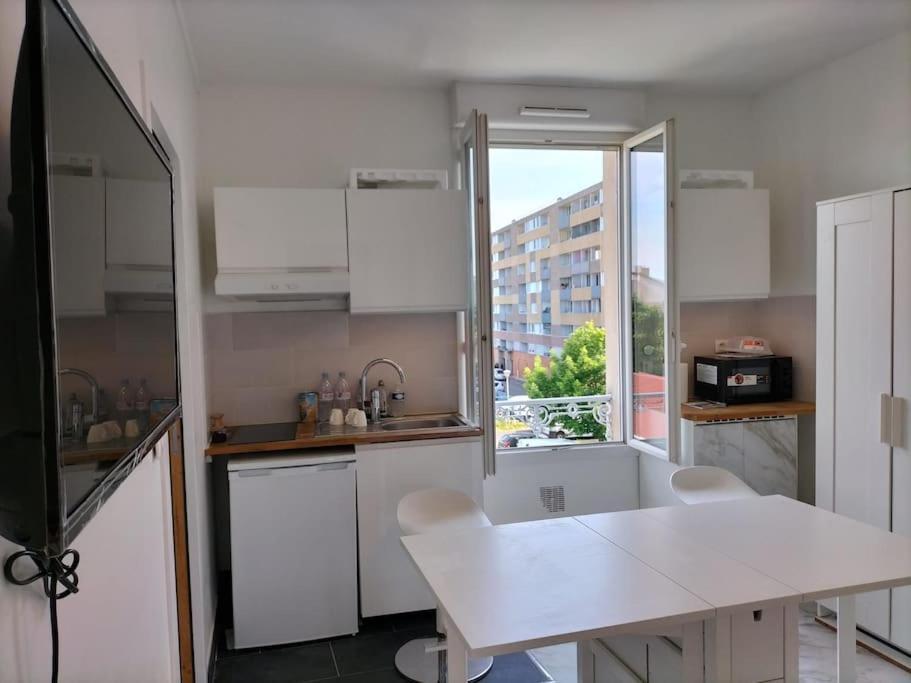 Paris Tourist Apartment, France Stains Esterno foto