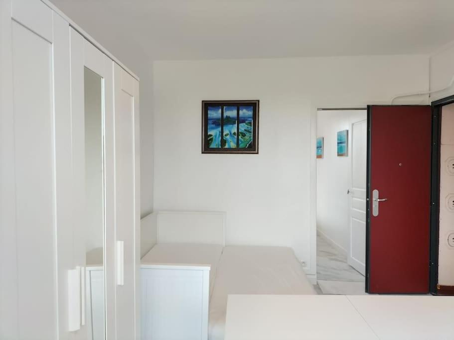 Paris Tourist Apartment, France Stains Esterno foto