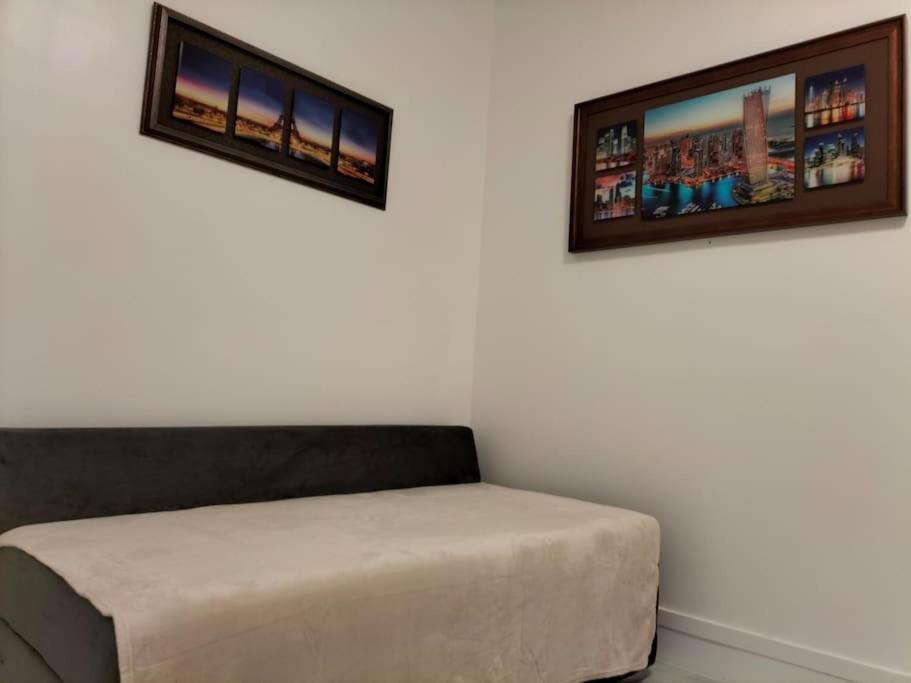 Paris Tourist Apartment, France Stains Esterno foto