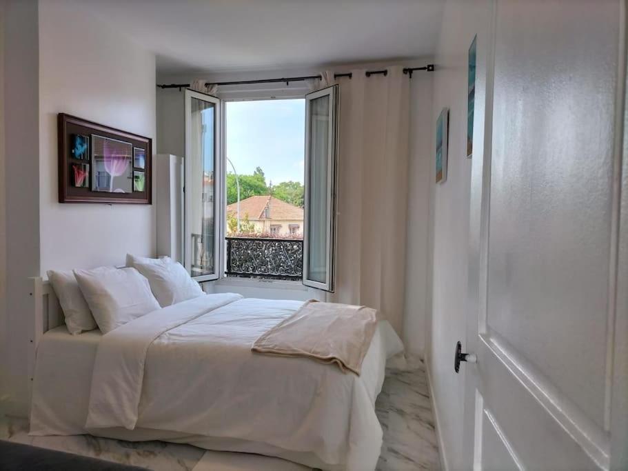 Paris Tourist Apartment, France Stains Esterno foto