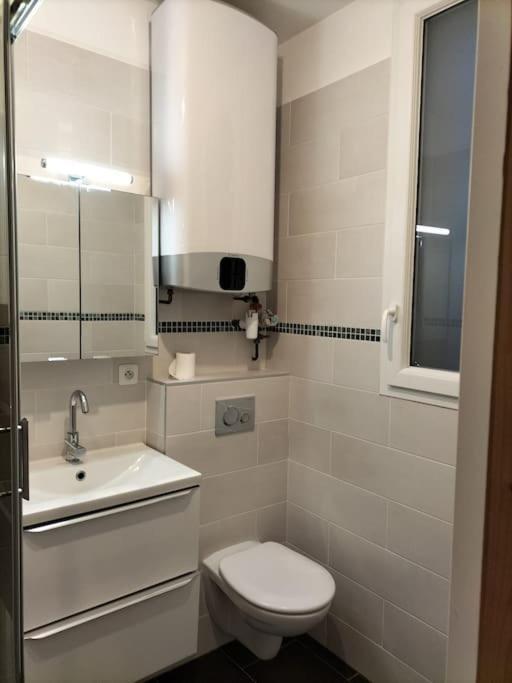 Paris Tourist Apartment, France Stains Esterno foto