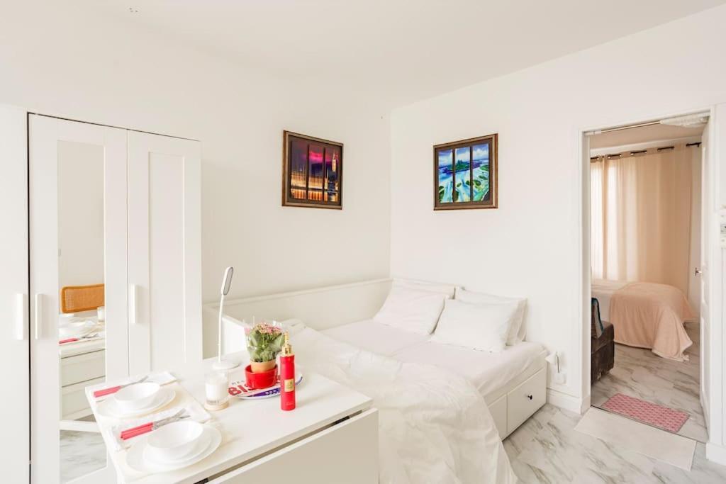 Paris Tourist Apartment, France Stains Esterno foto