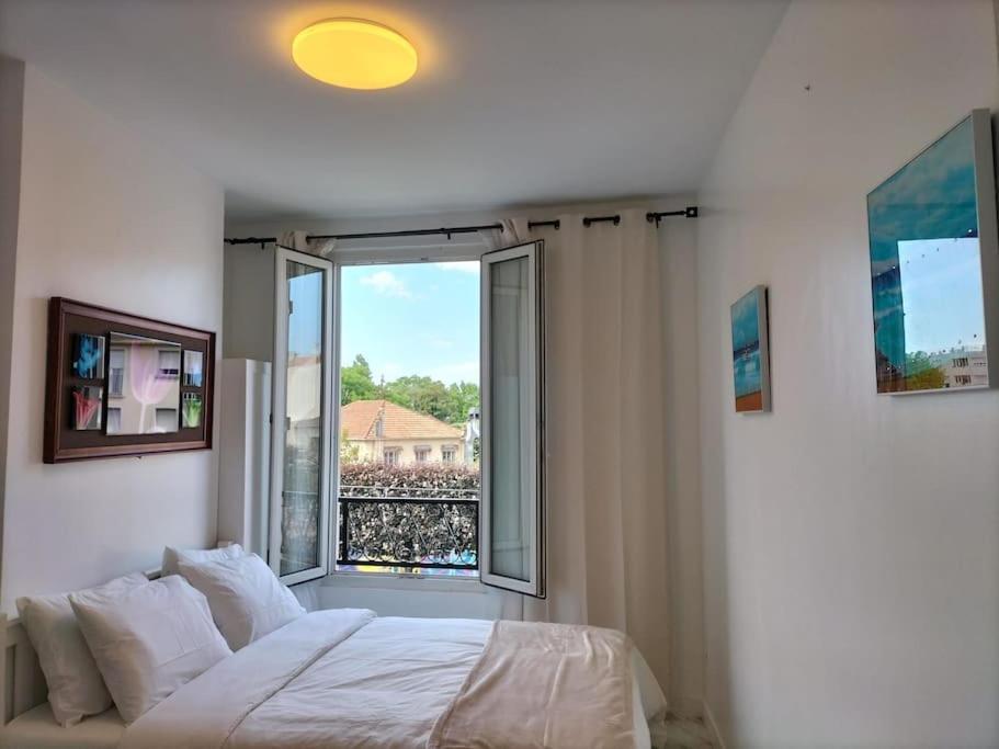 Paris Tourist Apartment, France Stains Esterno foto