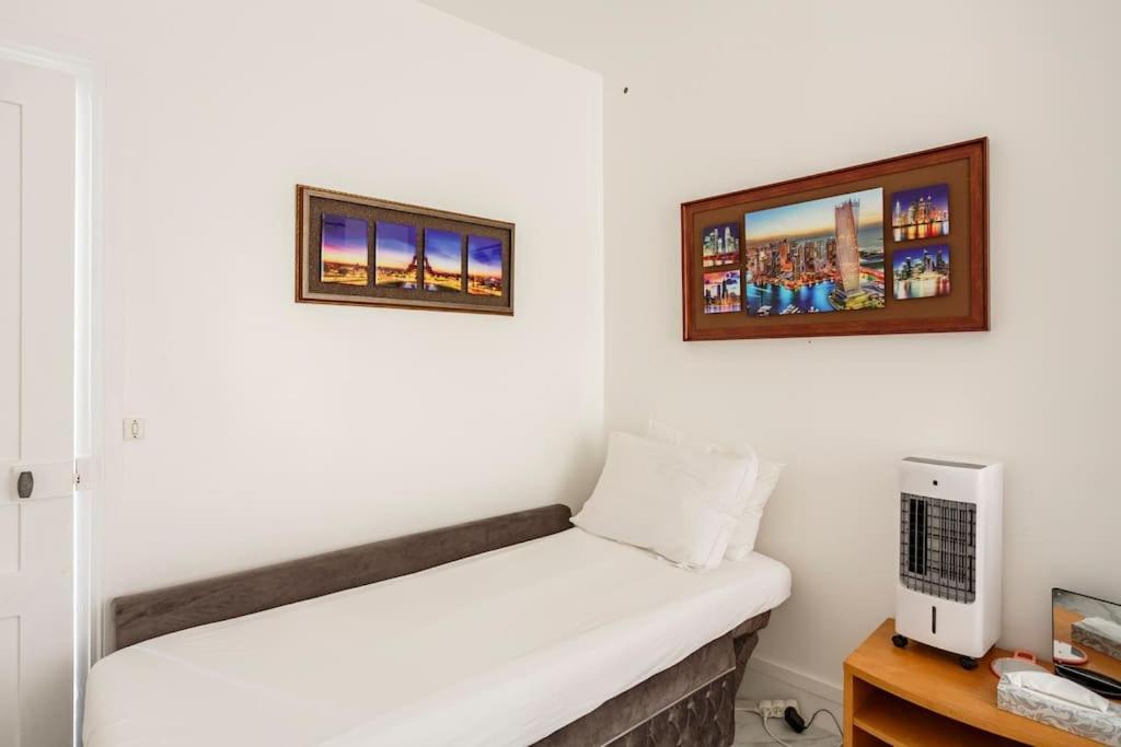 Paris Tourist Apartment, France Stains Esterno foto