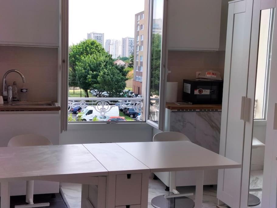 Paris Tourist Apartment, France Stains Esterno foto