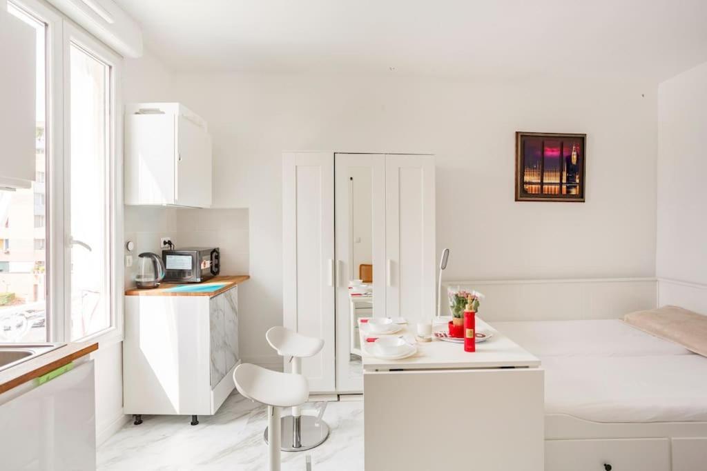 Paris Tourist Apartment, France Stains Esterno foto