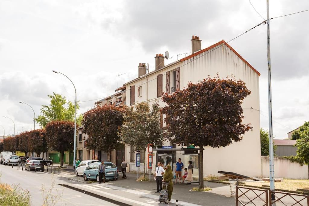 Paris Tourist Apartment, France Stains Esterno foto